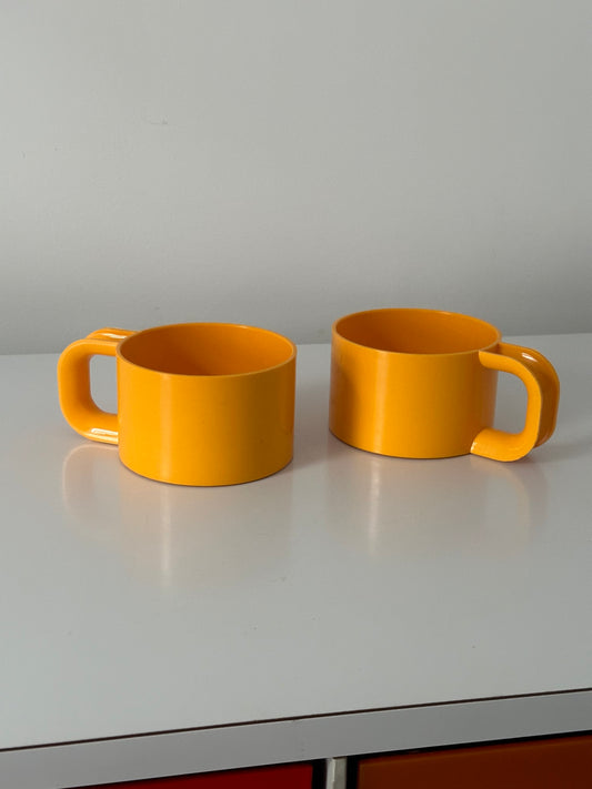 Set of 2 Plastic Cups by Sterilite